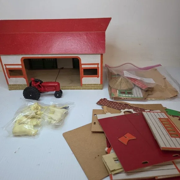 Vintage Honor Bilt Farm Play Set Wood Barn Building Tractor & Figures 1943