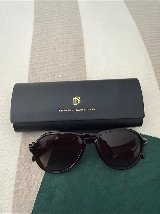 Men’s or woman David Beckham Sunglasses in Dark Brown
