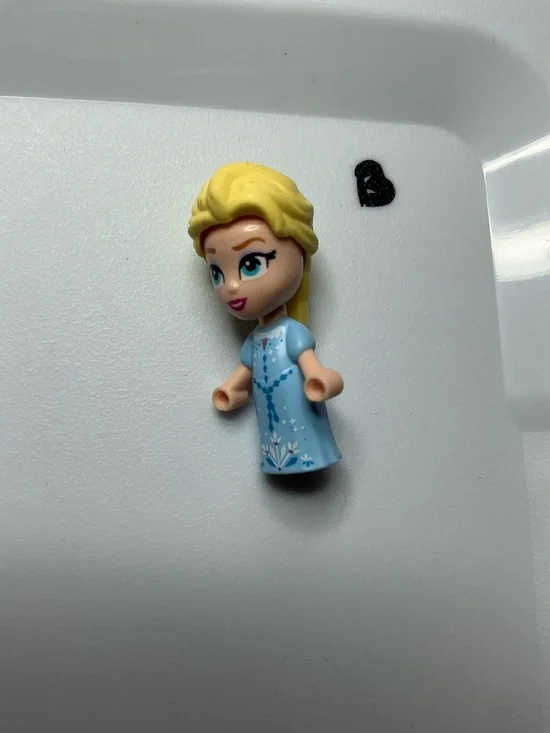 NEW Lego Disney Frozen - Elsa with Bright Light Blue Dress - Micro Doll