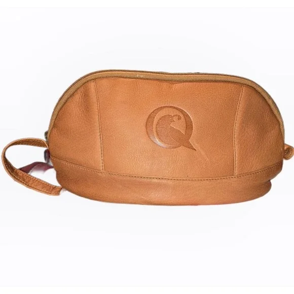 American Leather Co. Shaving bag, camel color, unused, excellent condition.‎