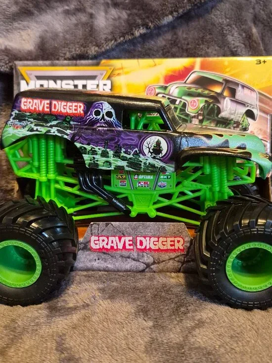 Spin Master Monster Jam 2025 Grave Digger 1:24 Scale Monster Truck, Series 25
