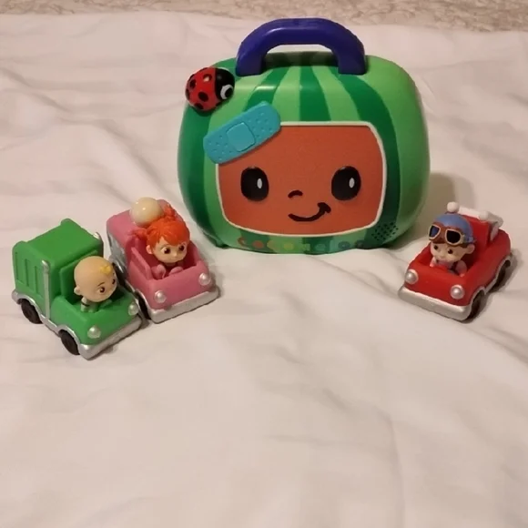 CoComelon Musical doctor Checkup Case With 3 Car Figure Toys JJ, Tomtom & YoYo
