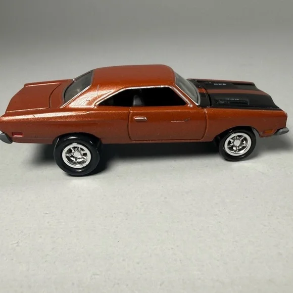 Johnny Lighting 1969 Plymouth Roadrunner Die-Cast 1:64