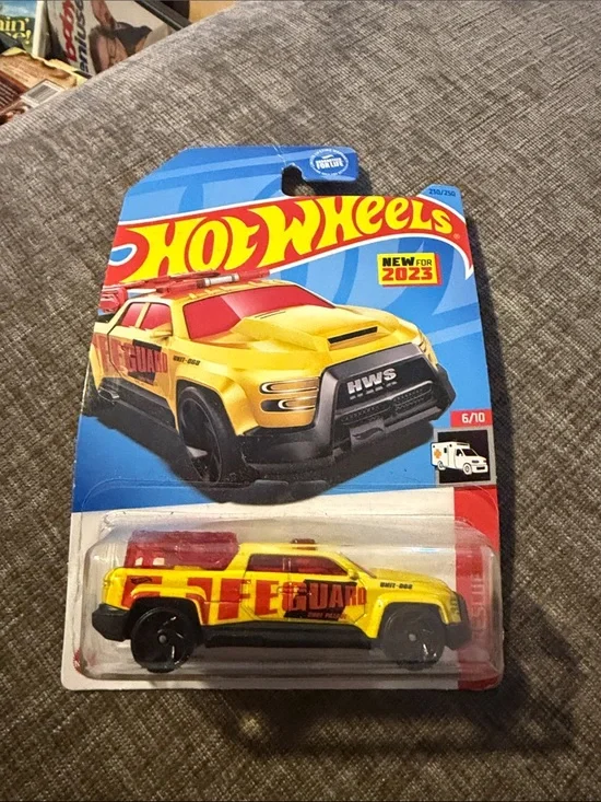 Hot Wheels HW Rapid Response 6/10 Yellow Fire Guard Rescue Truck New‎
