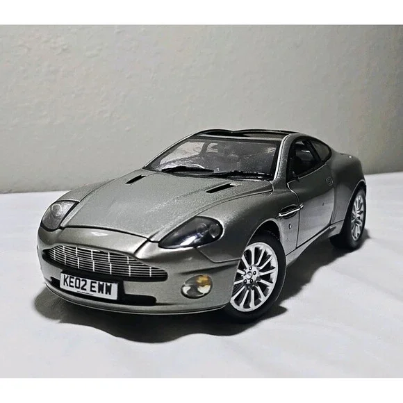 JOY RIDE RC2 James Bond 007 Aston Martin Vanquish 1:18 Diecast Die Another Day