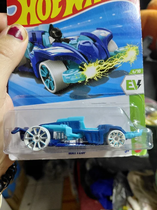 the Hot Wheels Wattzup electric concept car in blue from the HW EV series (4/10,