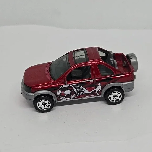 Matchbox Team Players Land Rover Freelander Convertible‎ SUV Red Soccer 1:59 NM