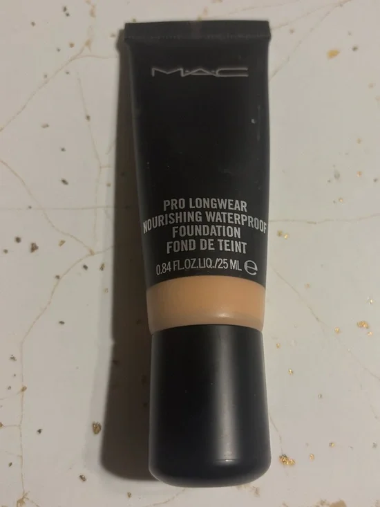 MAC Cosmetics Pro Longwear Nourishing Waterproof Foundation NW30