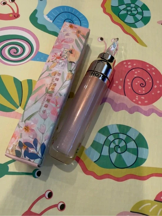 Hojo Sheer Light Pink Shimmery Lip Gloss
