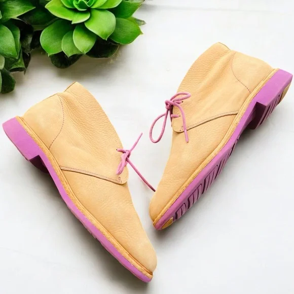 Cole Haan Lunagrand Tan Leather Chukka Ankle Boots‎ Orchid Purple Soles Size 6.5