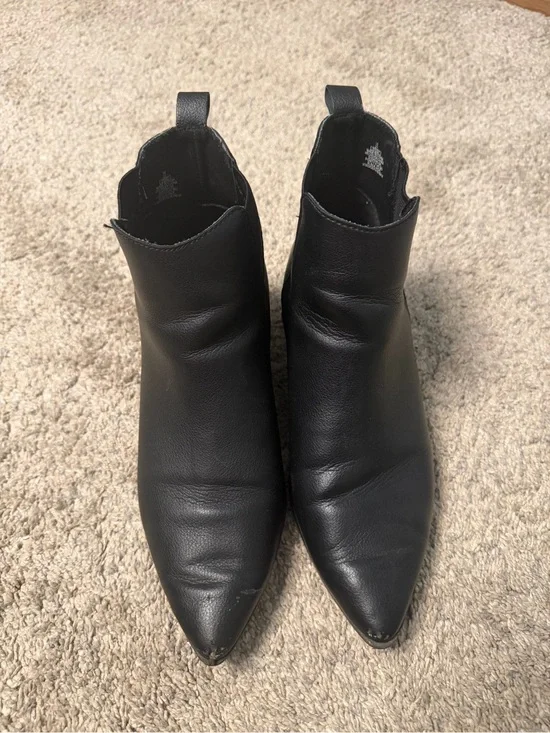 Old Navy Women’s Size 10 Black Pointed Toe Chelsea Ankle Boots Low Heel