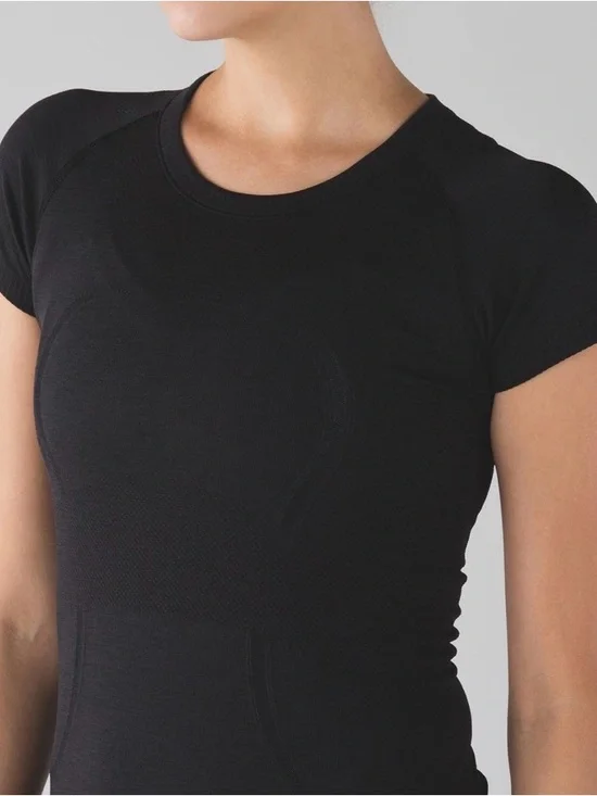 lululemon athletica Black Short Sleeve Tee