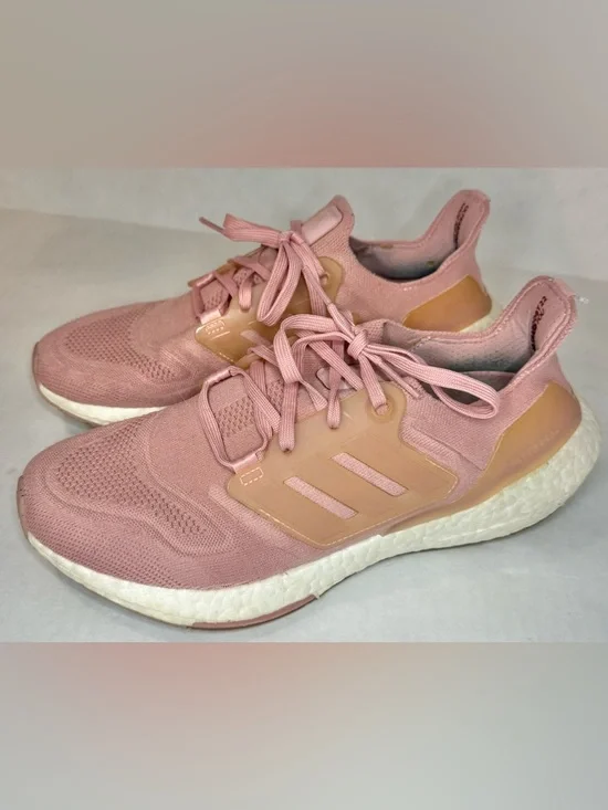 Adidas Women's Ultraboost 22 Running Shoe Wonder Mauve Size 9.5