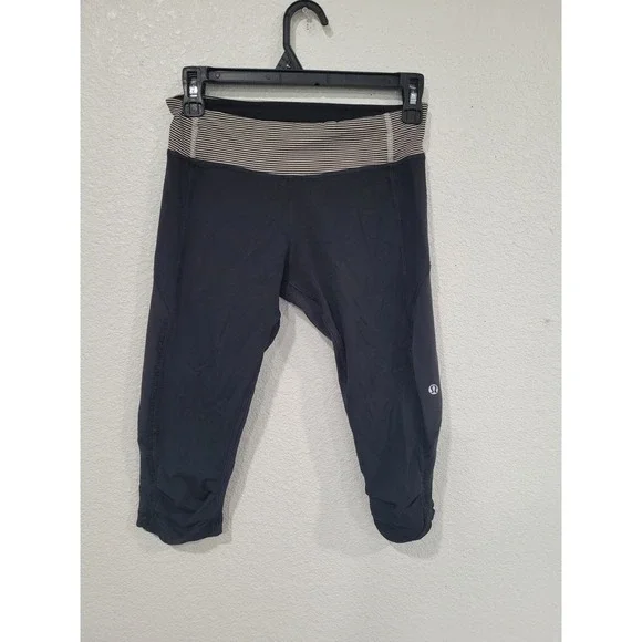 Lululemon‎ Black Striped Waist Capri Leggings Size 6 Cupped Ruched Ankle #P