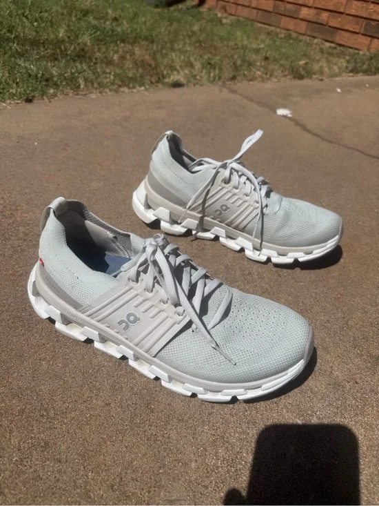 On Running Light cream and White Women's Cloud Sneakers