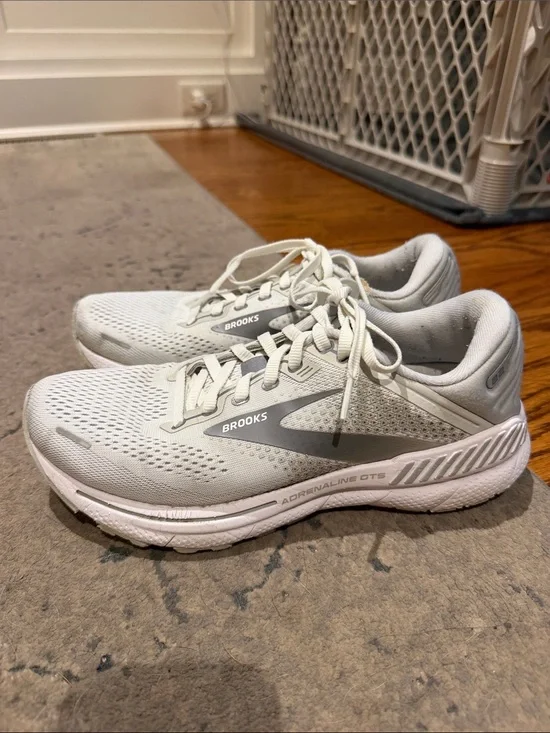 Brooks Women's Athletic Running Shoes in Light Gray and White