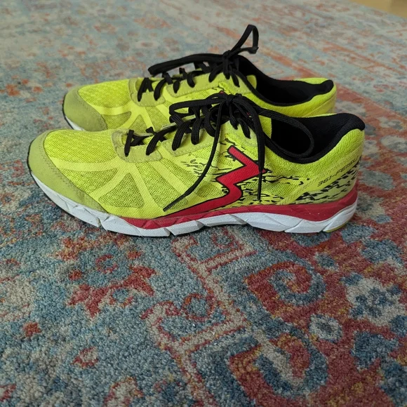 361 Degrees Running Shoes Women's 8.5 Feisu Spark/Fiery Neon Yellow Red