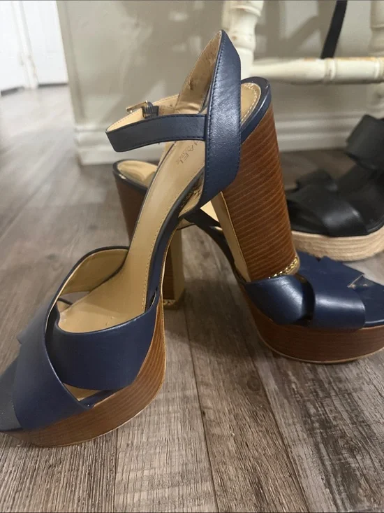 Women’s Navy Platform Sandals with Wood-Textured Heel 10M