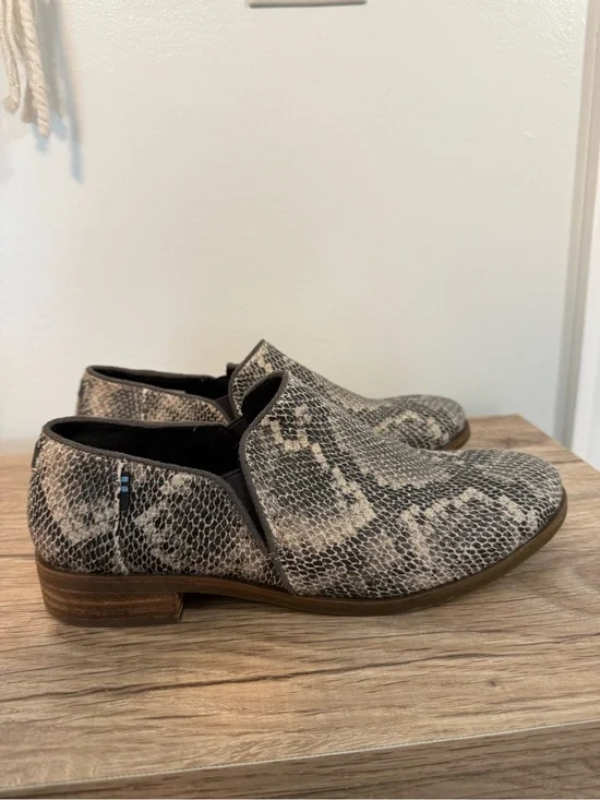 Toms Women's Snake-Print Slip-On Loafers - Black & Cream