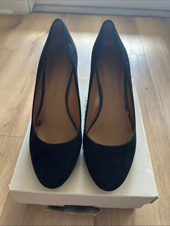 Banana Republic Black Suede Pointed-Toe Pumps