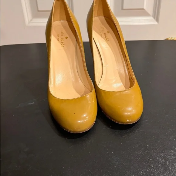Kate Spade mustard Yellow patent leather Heels size 8