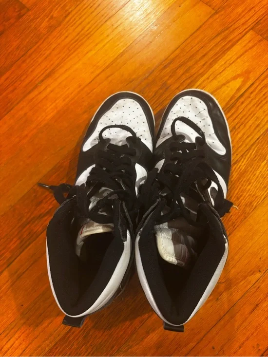 Nike Black and White women’s High-Top Sneakers