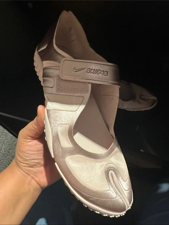 Nike Women’s Metallic Rose Mary Jane Sandals