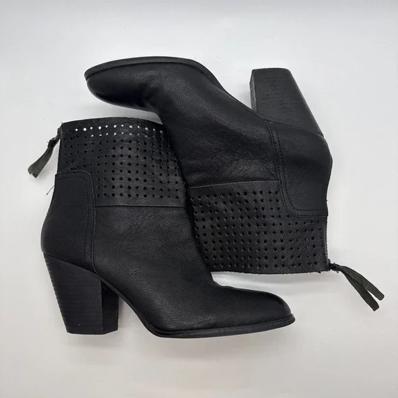 Nine West Womens SZ 9M Hippy Chic Black Leather Perforated High Heel Ankle Boots