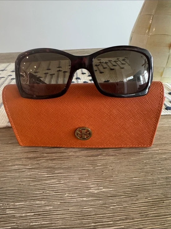 Tory Burch Brown Gradient Oversized Sunglasses with Orange Case