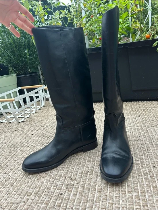Massimo Dutti Black Leather Boots