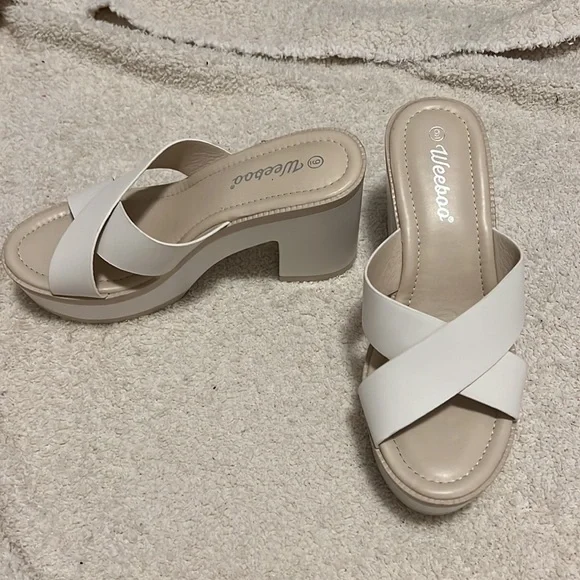 Chic Soul Two-tone Cream Platform Sandals SIZE 9    **Great Condition**