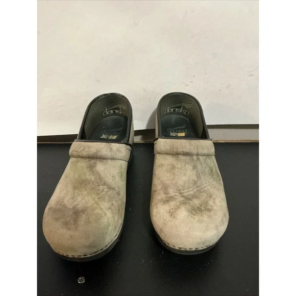 dansko xp 2.0 Gray Suede Clogs 38 Worn