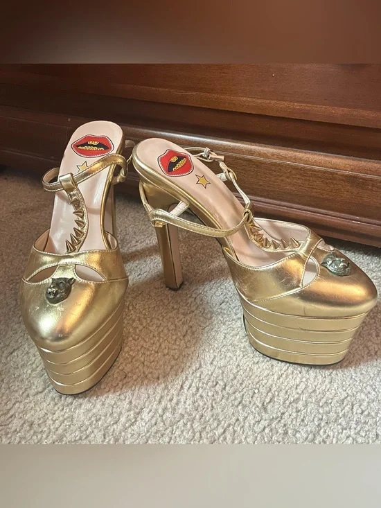 Gold metallic tiger spiked t-strap platform heels 7.5