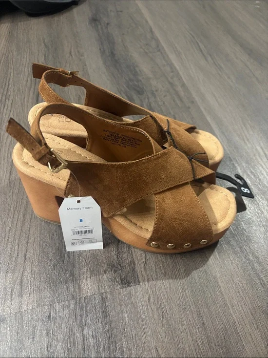 Women’s Suede Platform Wood X-band Strap Sandals! NWT! Size 8