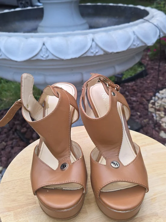 Nine West Tan Leather Platform T-Strap Heels