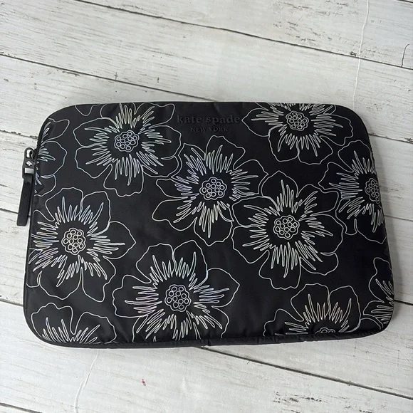 Kate Spade Black and White Floral NWOT Plush Laptop Sleeve