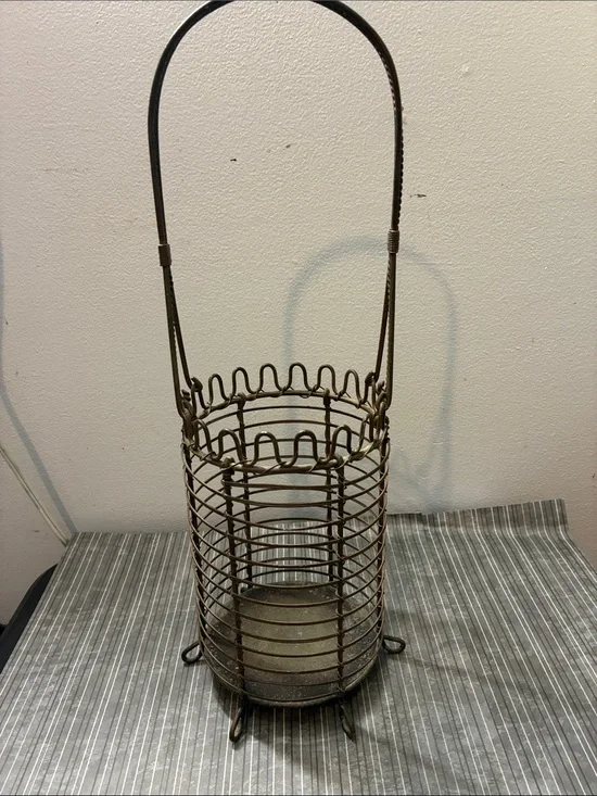 Rustic Metal Wire Basket
