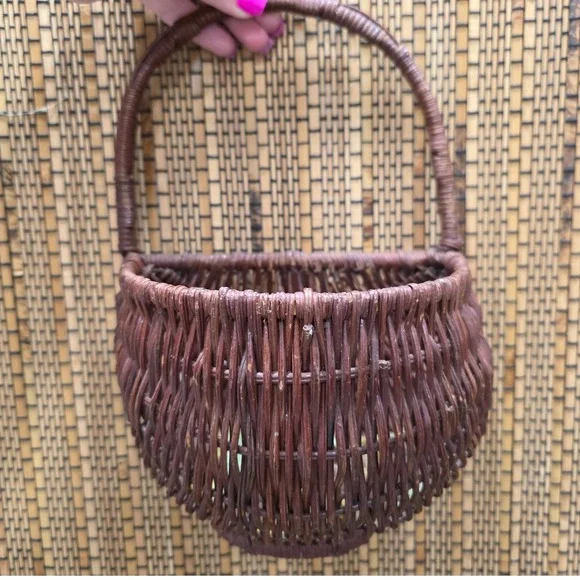 Vintage Woven Wicker Wall Hanging Basket Brown Rattan Pocket Farmhouse Decor