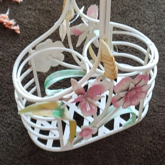 Vintage Metal Wine Basket With Handle Country Style Wine Tote Metal Flowers