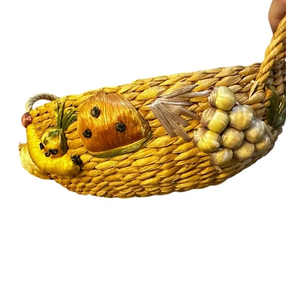 Straw Basket 3-D‎ Vegetable Design Made In Philippines Round 10.5 Inches Wide