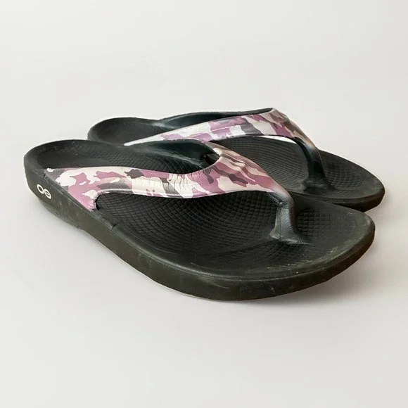 OOFOS OOlala Limited Flip Flops Thongs Sandals Black Purple Camo Womens 7