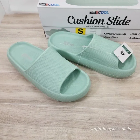 New In Box 32 Degrees Unisex Cushion Slide‎ Sandals Mint Green Small (W6-7 M4-5)