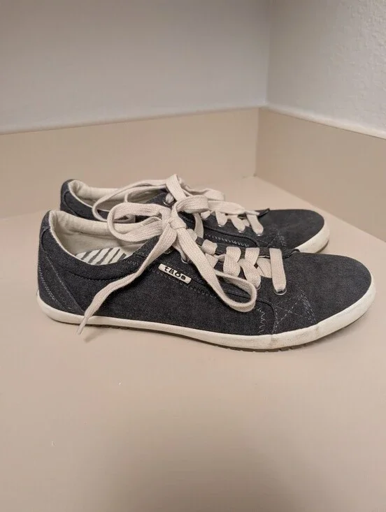 Taos Star Low Profile Canvas Sneakers Size 8.5