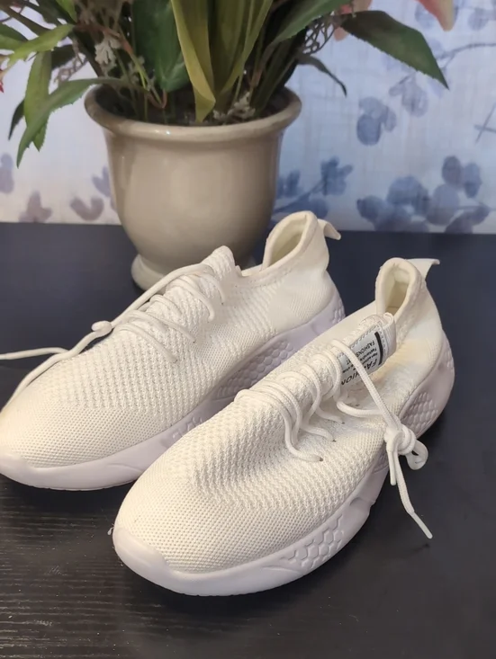 Women’s Lightweight White Knit Sneakers - Breathable Comfort