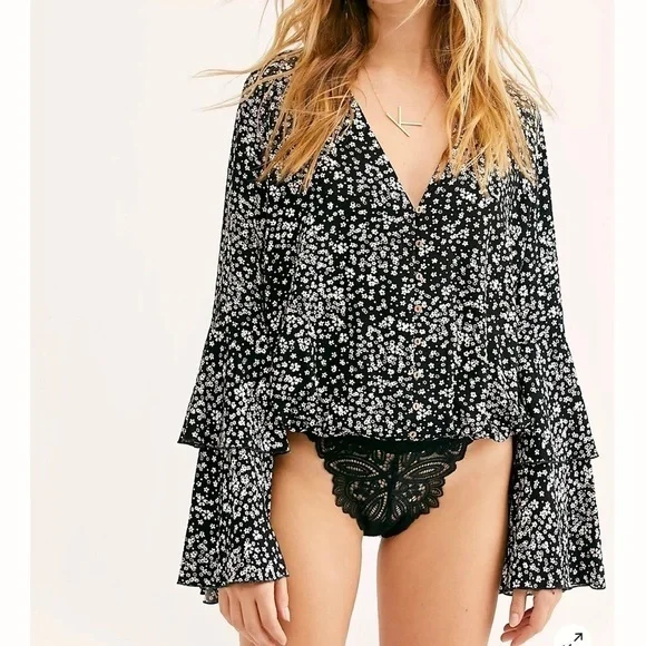 FREE PEOPLE Ditsy Floral Bodysuit dramatical ruffle long sleeves womens XS boho