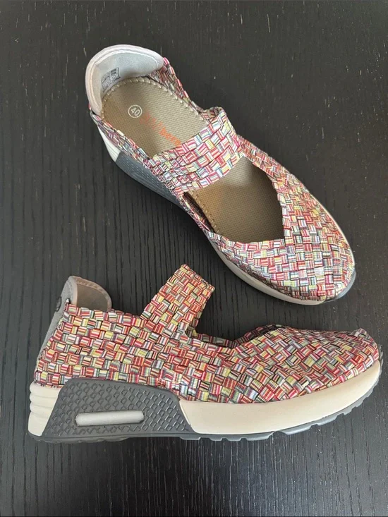 Bernie Mev multicolor woven Mary Jane style cushioned sole sneaker. Size 40 (9).
