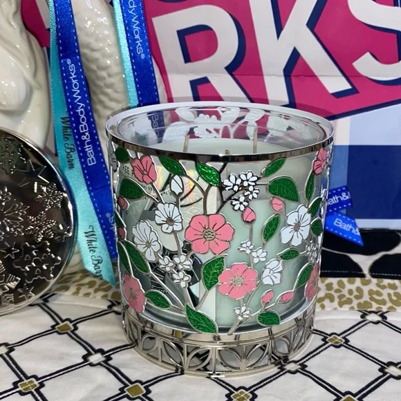 BATH AND BODY WORKS FLOWER TOSS 3-WICK CANDLE HOLDER