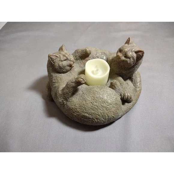 Circle of 2 cats resin candle holder - good condition
