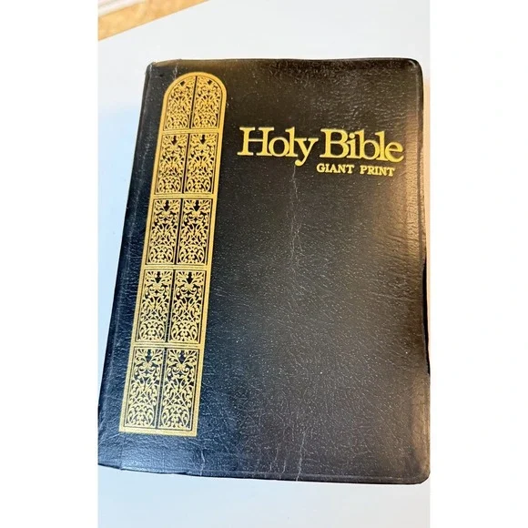 Vintage 1976 KJV Holy Bible Giant Print Reference Concordance Red Letter Regency