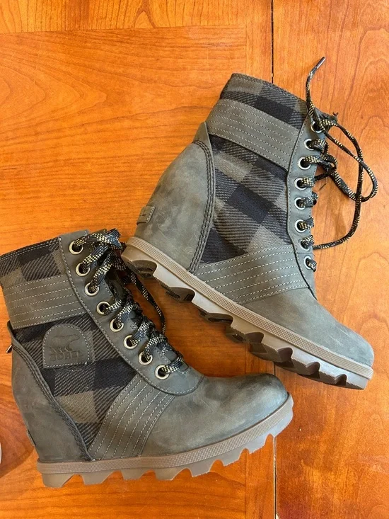 Sorel army green plaid Lexie wedges ankle boots